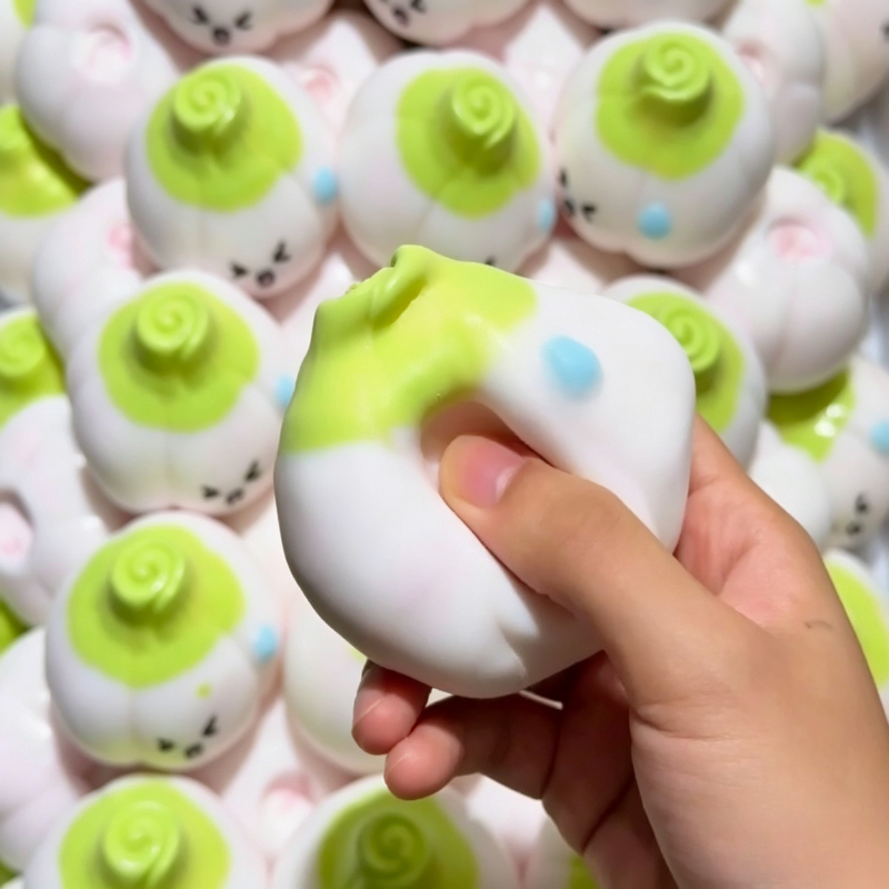 Cute Emoji Garlic ﻿Squishy Str - Novelty Gifts recension och pris